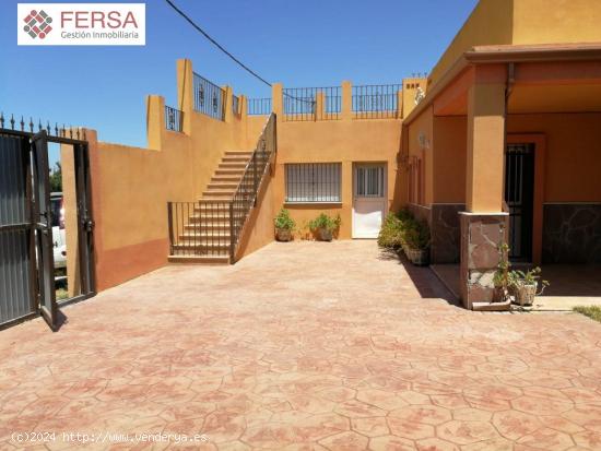 VENTA CHALET CON TERRENO - CADIZ