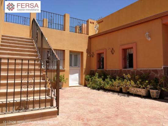 VENTA CHALET CON TERRENO - CADIZ