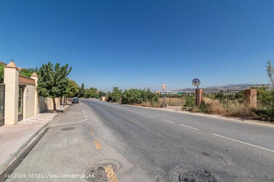 FINCA RÚSTICA EN ZONA INMEJORABLE, JUNTO C.C. ALHSUR - GRANADA