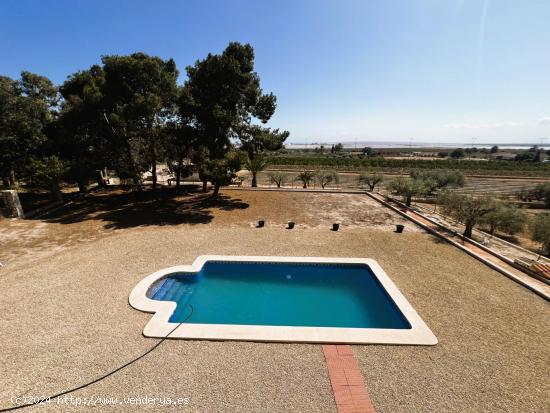 Chalet en alquiiler con piscina Santa Pola. - ALICANTE