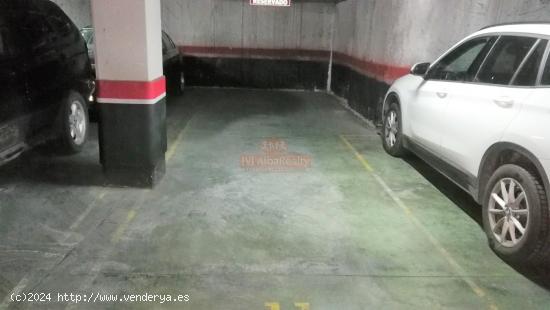 SE VENDE PLAZA DE GARAJE DOBLE, PARA 2 COCHES GRANDES Y MOTOS EN EL CENTRO COMERCIAL CALLE ANCHA - A