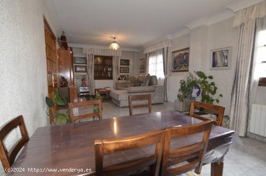 Urbis te ofrece un maravilloso chalet independiente en Villamayor, Salamanca. - SALAMANCA