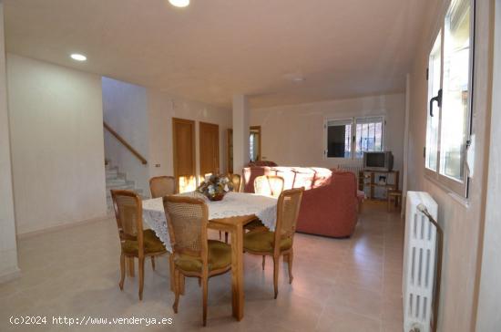 Urbis te ofrece un precioso Chalet individual en venta en Linares de Riofrio zona Pueblo, Salamanca.