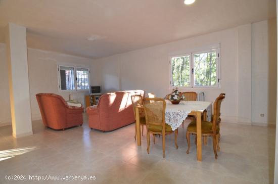 Urbis te ofrece un precioso Chalet individual en venta en Linares de Riofrio zona Pueblo, Salamanca.