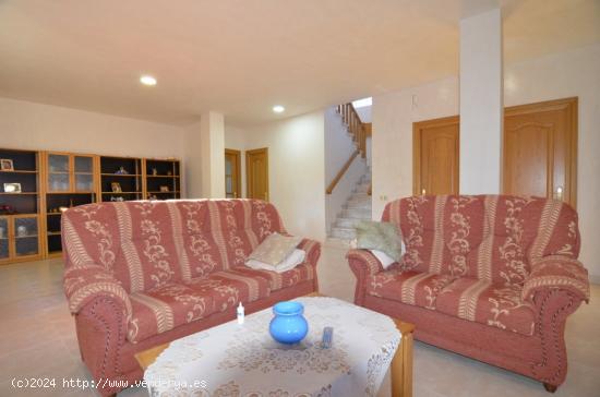 Urbis te ofrece un precioso Chalet individual en venta en Linares de Riofrio zona Pueblo, Salamanca.