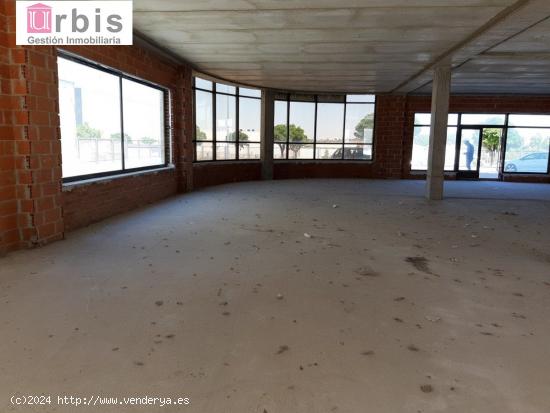 Urbis ofrece amplio local en venta/alquiler en Salamanca - SALAMANCA