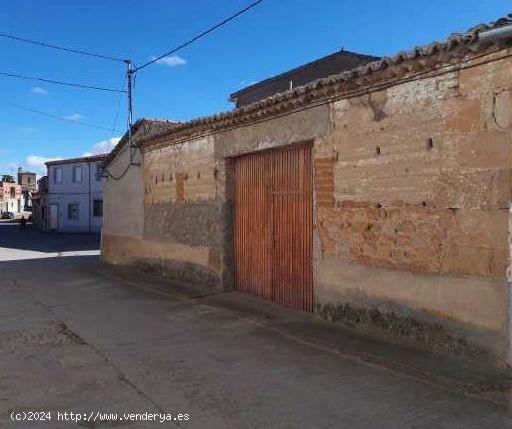 Urbis te ofrece una estupenda casa adosada en venta en Cantalpino, Salamanca. - SALAMANCA