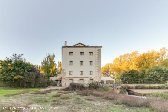 Urbis te ofrece un edificio, en venta en la Moretona, Ciudad Rodrigo, Salamanca. - SALAMANCA