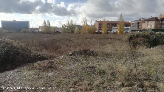 Urbis te ofrece una parcela en venta en zona El Canto, Villamayor. - SALAMANCA