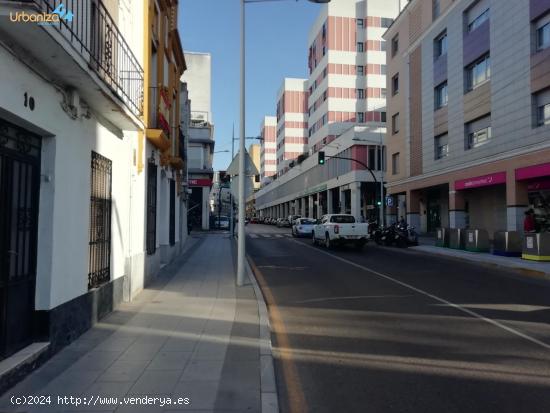 Local comercial en el centro. - BADAJOZ