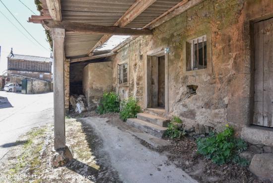  Casa de piedra para rehabilitar, con finca con hórreo - A CORUÑA 