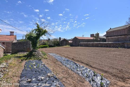 Parcela en núcleo rural tradicional de Queo de Abaixo - A CORUÑA