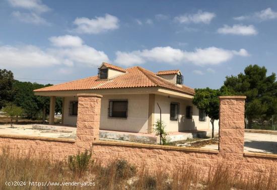 Chalet con amplio terreno en Fortuna - MURCIA