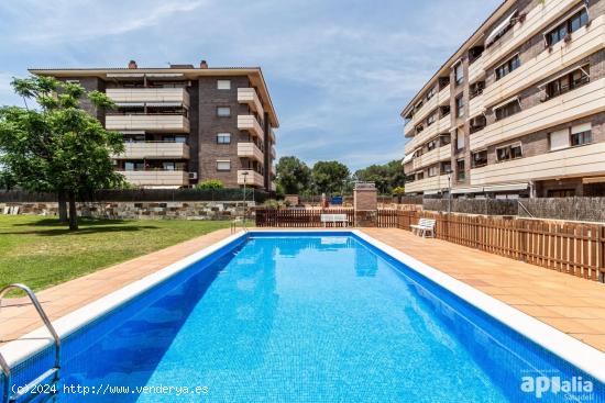  Castellarnau, 4 habitaciones, piscina comunitaria y zona ajardinada!! - BARCELONA 