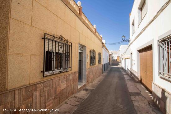 CASA DE PLANTA BAJA, EN ALHAMA DE ALMERÍA - ALMERIA