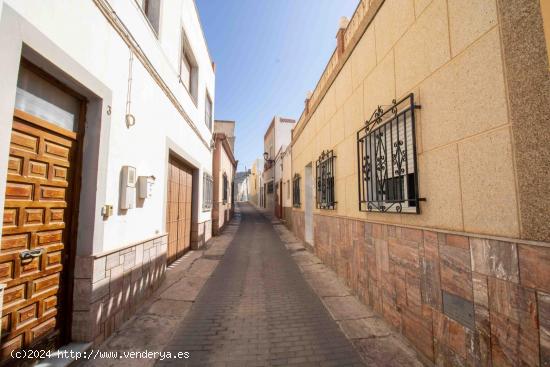 CASA DE PLANTA BAJA, EN ALHAMA DE ALMERÍA - ALMERIA