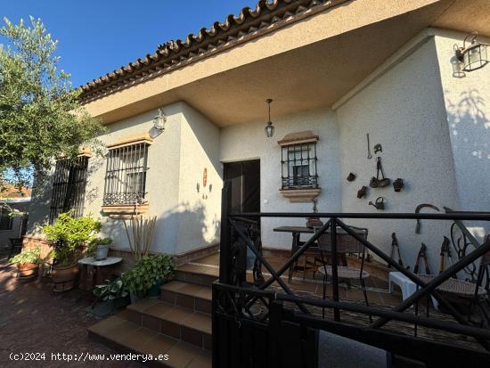 PRECIOSO CHALET EN AVENIDA SAN JOSÉ OBRERO - CADIZ