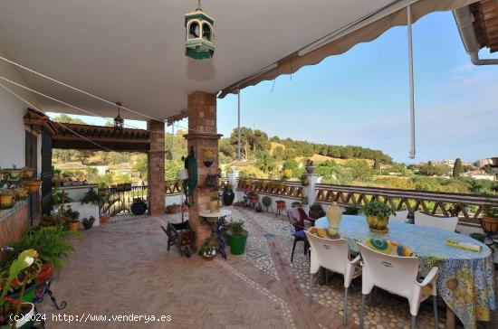 Bonita villa, distribuida en 2 plantas independientes - MALAGA