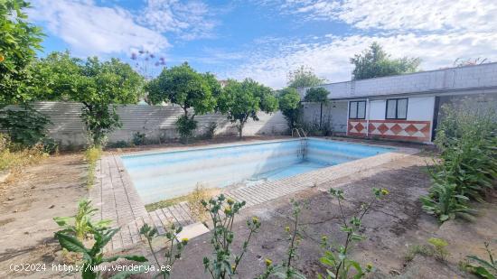 TERRENO RUSTICO CON CHALET -PISCINA-BUHARDILLA Y TRASTERO - SEVILLA