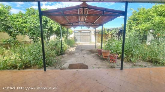 TERRENO RUSTICO CON CHALET -PISCINA-BUHARDILLA Y TRASTERO - SEVILLA