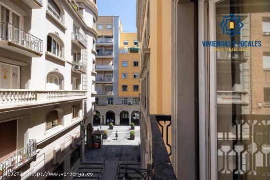  Se pone a la venta un espectacular piso en el edificio más emblemático de Granada - GRANADA 