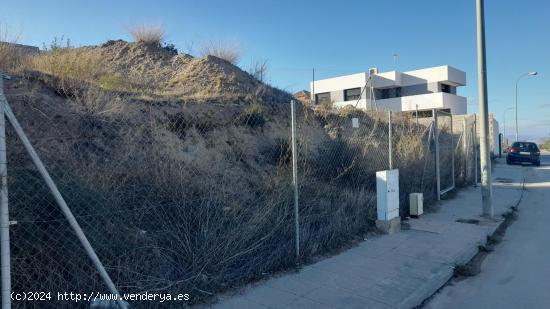  PARCELA  EN ALHENDÍN CON INMEJORABLES VISTAS A LA SIERRA - GRANADA 