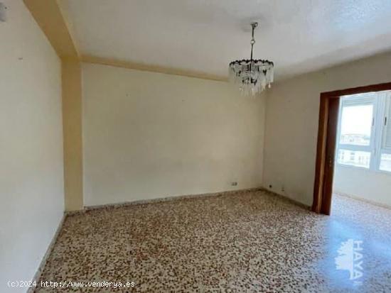 Piso de 4 dormitorios en venta en Ejido Centro - ALMERIA