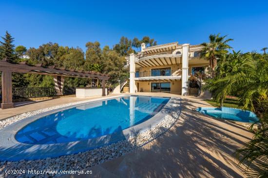 Villa de Lujo de 7 dormitorios y 7 baños con Vistas al Mar. Altos de Los Monteros, Marbella - MALAG