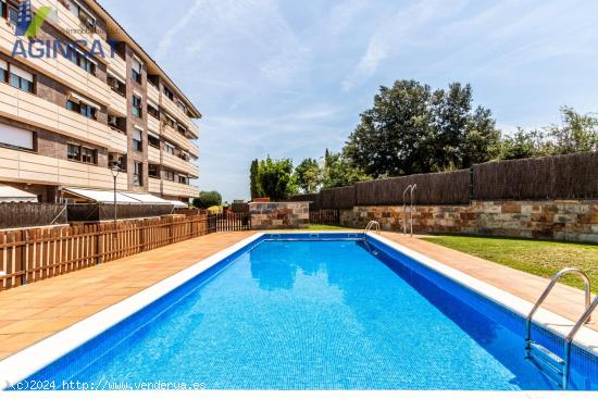 CASTELLARNAU, 4 HABITACIONES, PISCINA COMUNITARIA Y ZONA AJARDINADA - BARCELONA