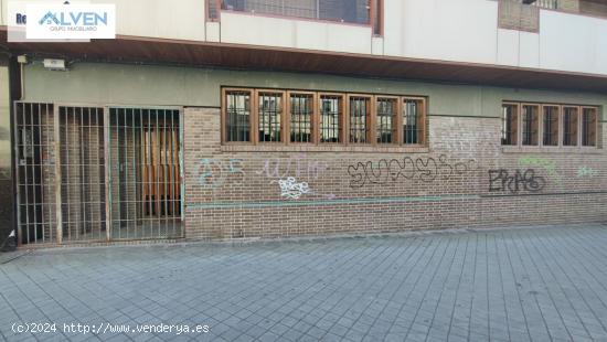 LOCAL COMERCIAL JUNTO A PLAZA DE TOROS DE GRANADA - GRANADA