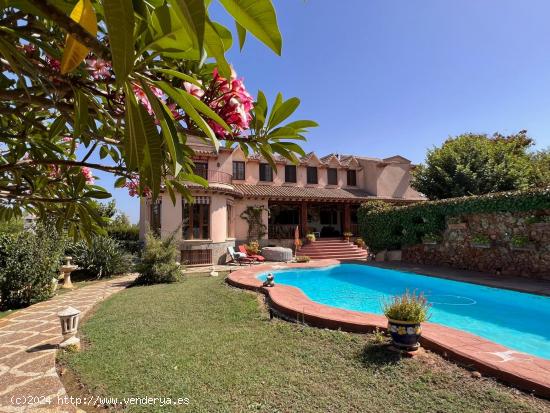  Único  Villa precioso con 2 grandes chalets debajo el mismo techo - MALAGA 