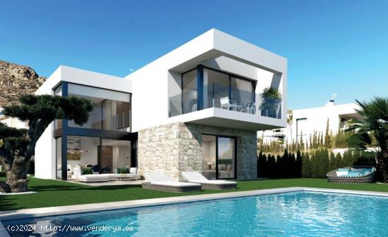 VILLA INDEPENDIENTE CON PISCINA PRIVADA Y 491,74 METROS DE PARCELA EN FINESTRAT!! - ALICANTE