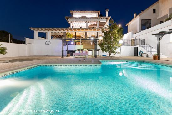 Excepcional Chalet en Los Altos, La Zubia: Un Oasis de Lujo y Confort. - GRANADA