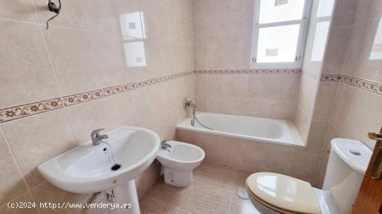 APARTAMENTO DE 2 DORMITORIOS A 10 MINUTOS A PIE DEL MAR - ZONA TORREVIEJA CENTRO - - ALICANTE