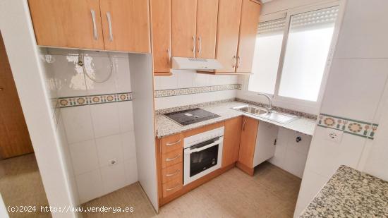 APARTAMENTO DE 2 DORMITORIOS A 10 MINUTOS A PIE DEL MAR - ZONA TORREVIEJA CENTRO - - ALICANTE