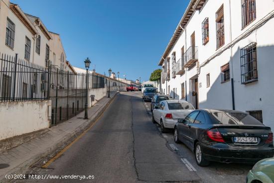 Amplio apartamento situado en Albaicín Alto en casa corrala con vistas a la Alhambra - GRANADA