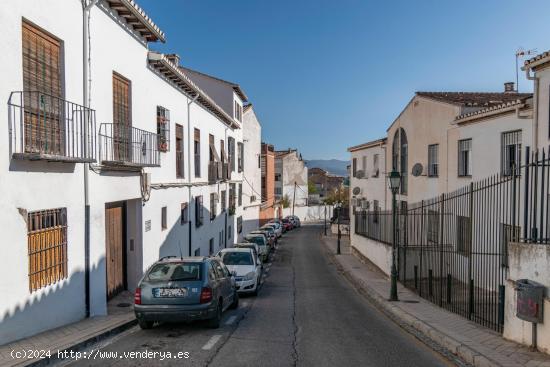 Amplio apartamento situado en Albaicín Alto en casa corrala con vistas a la Alhambra - GRANADA