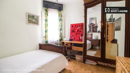 Cómoda habitación en apartamento de 2 dormitorios en Fuente del Berro - MADRID