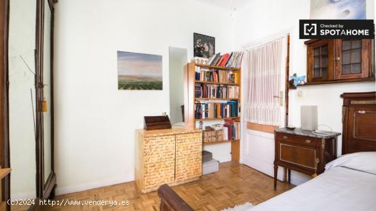 Cómoda habitación en apartamento de 2 dormitorios en Fuente del Berro - MADRID