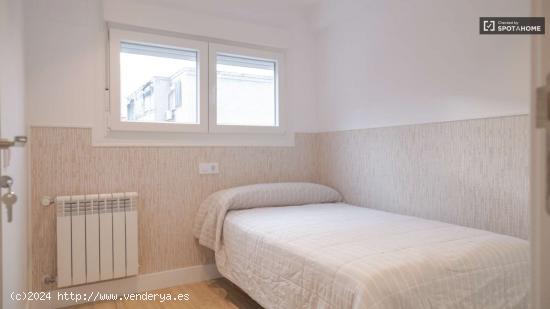  Se alquila habitación en apartamento de 3 habitaciones en Colonia Jardín - MADRID 