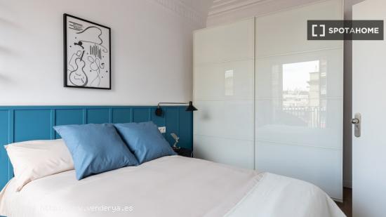 Habitación en piso compartido en barcelona. - BARCELONA