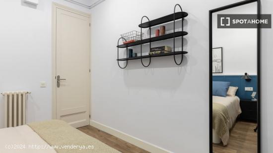 Habitación en piso compartido en barcelona. - BARCELONA