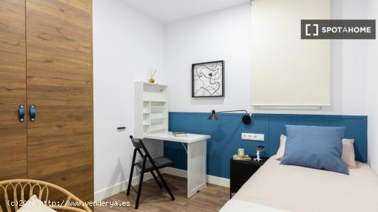 Habitación en piso compartido en barcelona. - BARCELONA