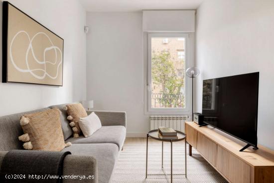  Se alquilan habitaciones en apartamento de 1 dormitorio en Salamanca - MADRID 