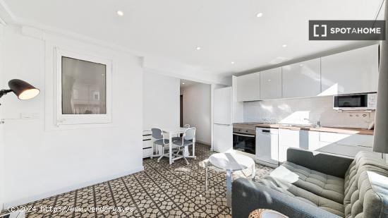 Apartamento entero de 2 dormitorios en Barcelona. - BARCELONA