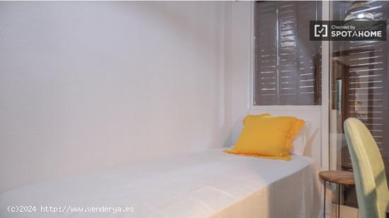 Se alquilan habitaciones en apartamento de 3 dormitorios en Villaverde, Madrid - MADRID