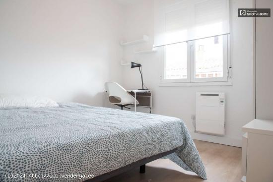  Se alquila habitación en piso de 3 habitaciones en Vallecas - MADRID 