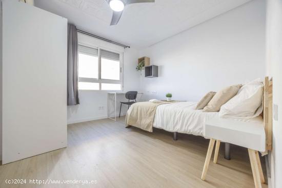  Habitaciones en alquiler en el apartamento de 5 dormitorios en Benimaclet - VALENCIA 