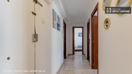 Habitaciones para alquilar en apartamento de 3 dormitorios en Valencia - VALENCIA