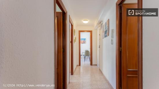 Habitaciones para alquilar en apartamento de 3 dormitorios en Valencia - VALENCIA